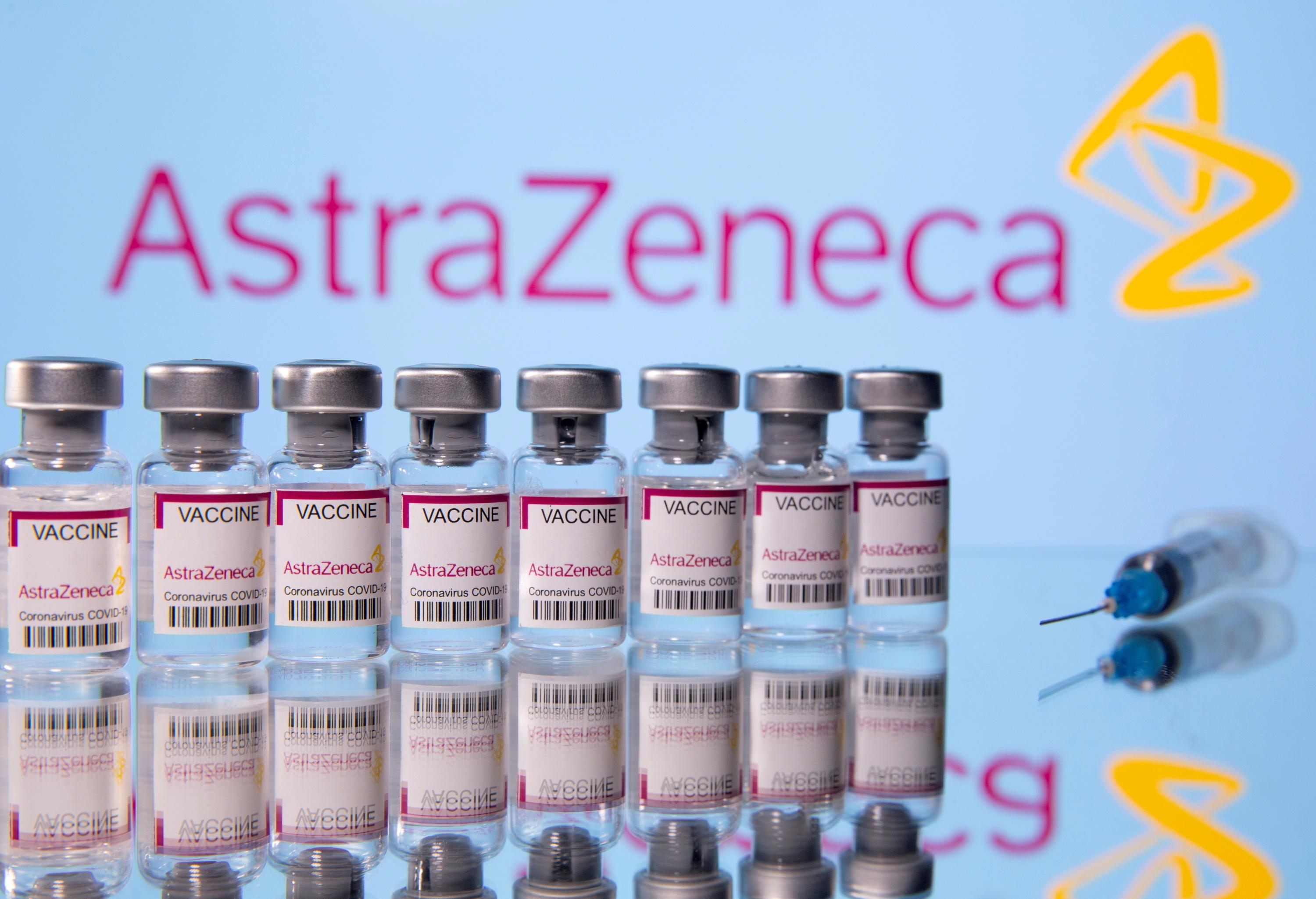 Vaccin anti-Covid: AstraZeneca envisage de demander une autorisation pour une 3e dose